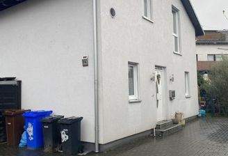 Hausansicht vom Eingang