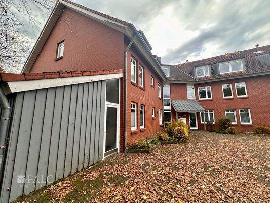 Eingang mit Fahrradraum