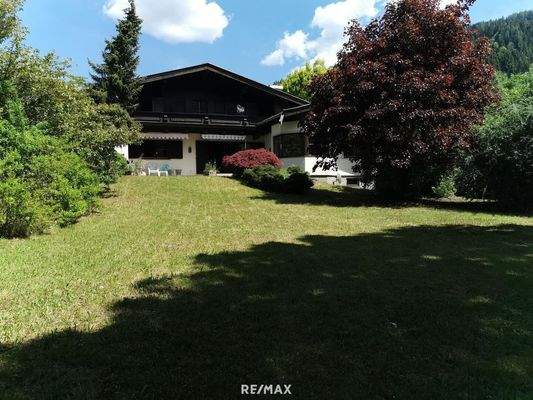 Wunderschöner großer Garten