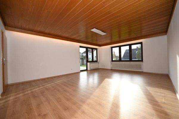 Geräumiges Wohnzimmer