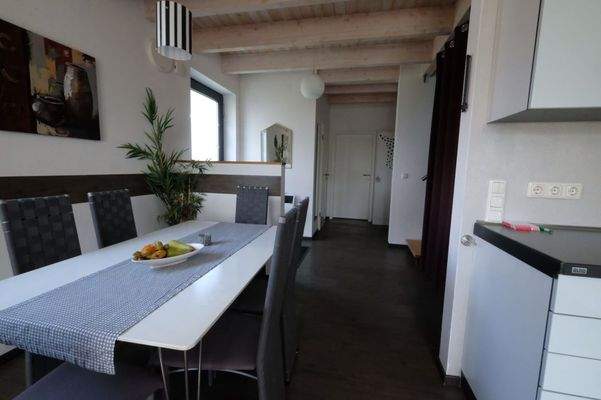 112E0E61-D4B0-40DA-BB51-2DF180C655FA-8432-000009E2E96D8B16