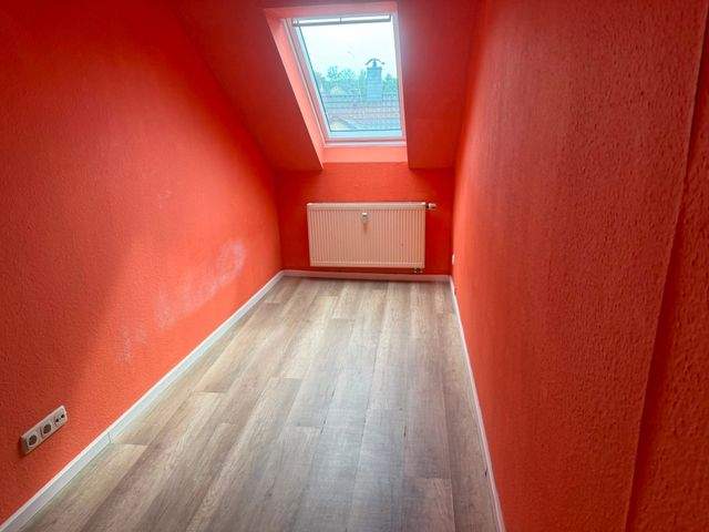 Ruhige 2-Raum-Altbauwohnung mit großer Wohnküche, Einbauküche & Tageslichtbad – sofort bezugsfrei - Photo 4