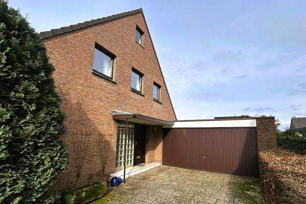 mit Garage und Stellplatz