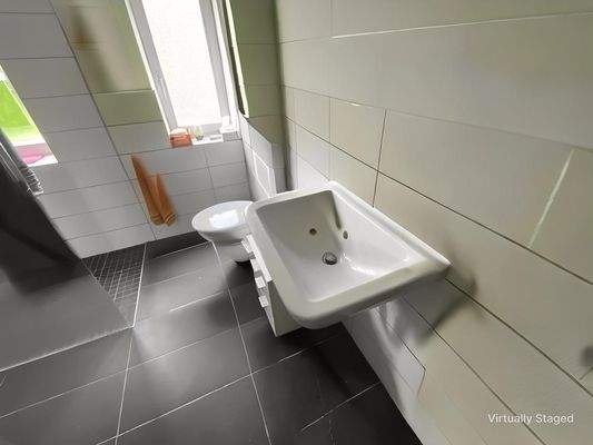 Bad (per KI bereinigt)