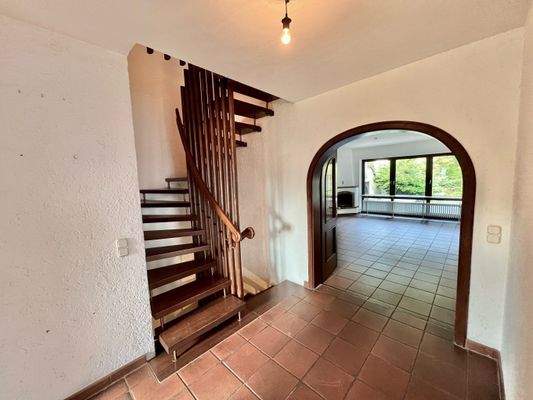 Flur mit Blick ins Wohnzimmer