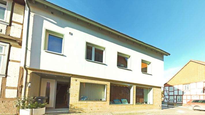 Straßenansicht Eingang