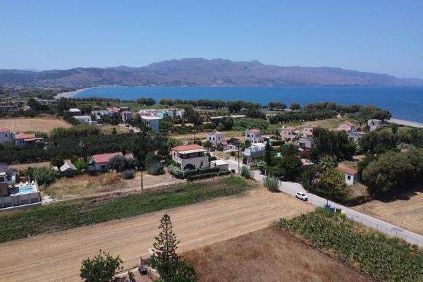 Kreta, Tavronitis: Ausgezeichnetes Grundstück in Meeresnähe zum Verkauf