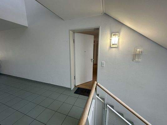 Treppenhaus / Eingang Wohnung