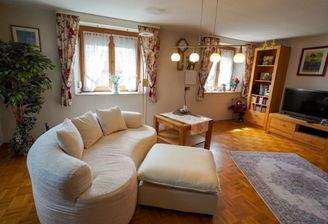 Wohnzimmer OG (mit KI bearbeitet)