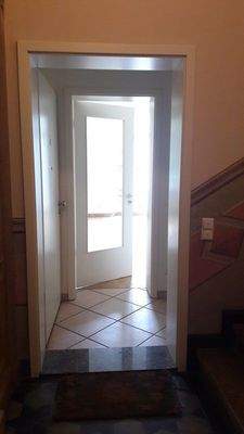 Offene Tür zur Wohnung