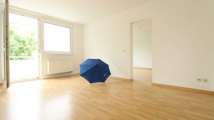 Wohnzimmer mit Balkon