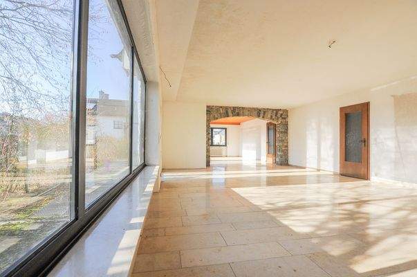 Wohnzimmer mit Blick zum Esszimmer