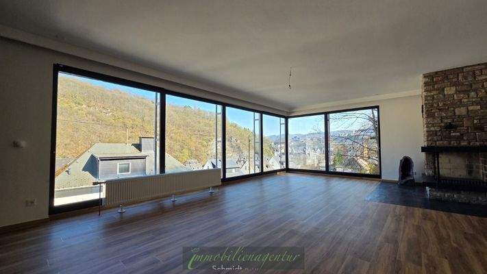 unbearbeitets Foto - Wohnlounge mit Panoramablick