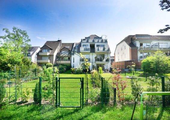 Haus von hinten mit Gartenanteilen