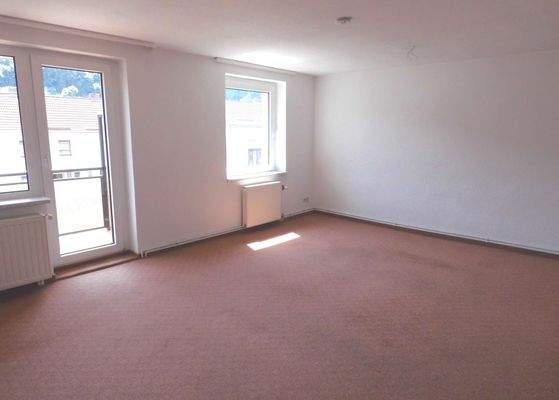 Wohnzimmer mit Balkon