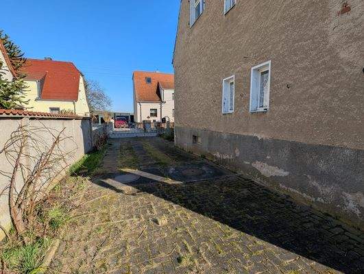 Durchfahrt und Seitenansicht