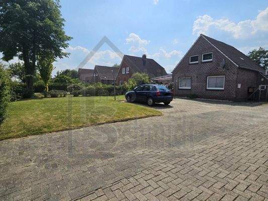 viel Platz vor d. Haus