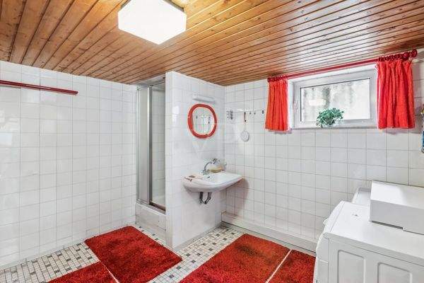 Hauswirtschaft mit Dusche