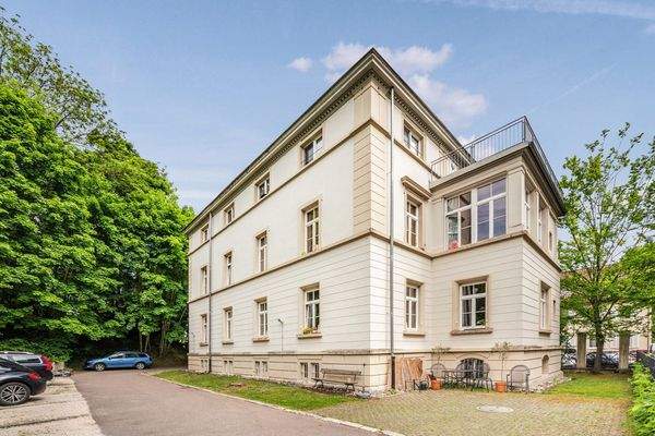 Hinterhof inklusive Stellplätze