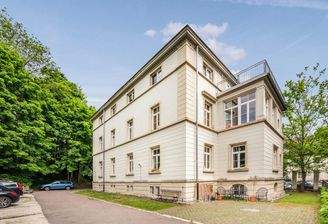 Hinterhof inklusive Stellplätze