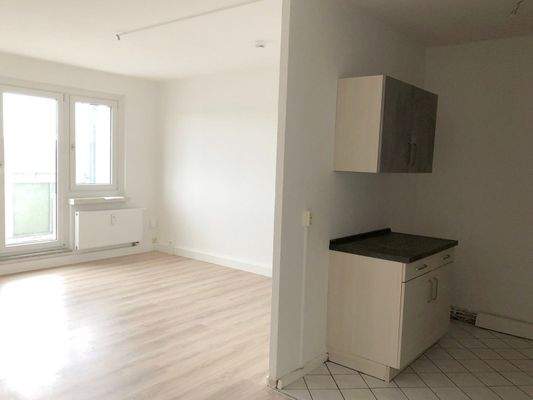 halboffene Küche mit Einbauküche