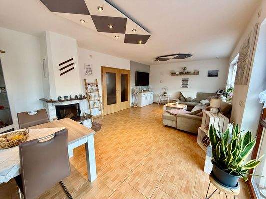 Wohnzimmer EG mit Kamin 