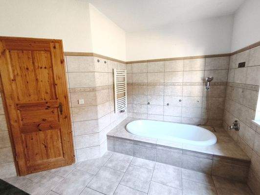 Haus links EG Bad links