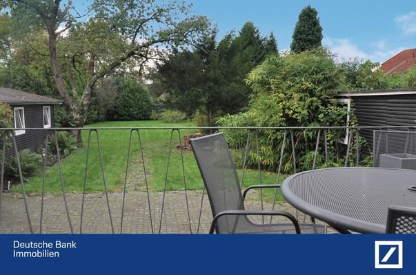 Terrasse, Blick in den Garten