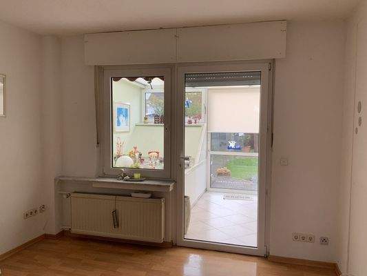 Wohnzimmer EG mit Zugang zum Sommergarten