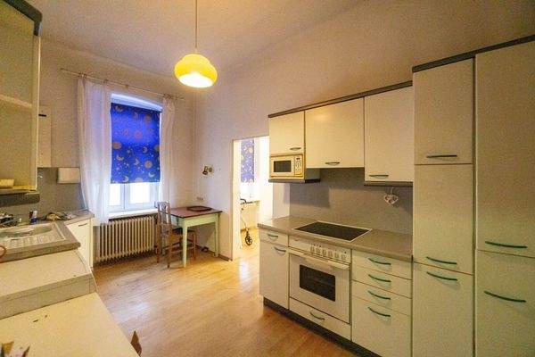 Küche linker Straßentrakt