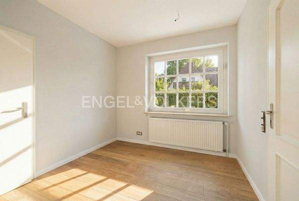 Arbeitszimmer (KI generiert Sommer)