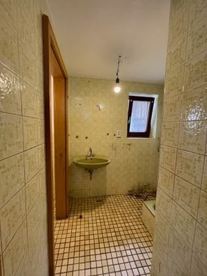25_Badezimmer Wohnung Erdgeschoss.JPG