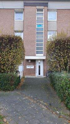 Eingang von vorn ... 