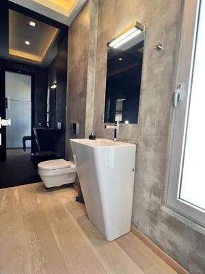 Einzigartige Villa am Meer mit Innenpool, Gärten und Gästehaus