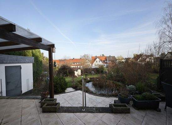 Terrasse teilweise überdacht