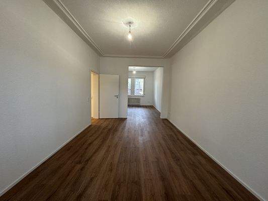 Blick vom Wohnbereich in die Küche