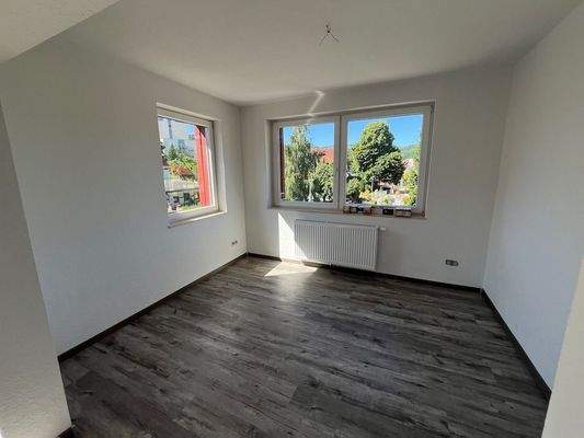 004020156800_302_350_02102025030247206