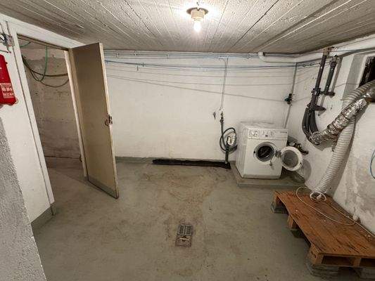 Keller Waschraum.jpg