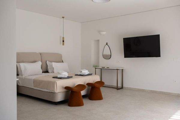 Kreta, Tavronitis: Zeitgenössisch eingerichtete Villa mit Pool zu verkaufen