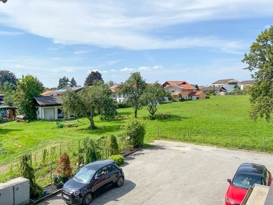 Blick ins Grüne und Innenhof