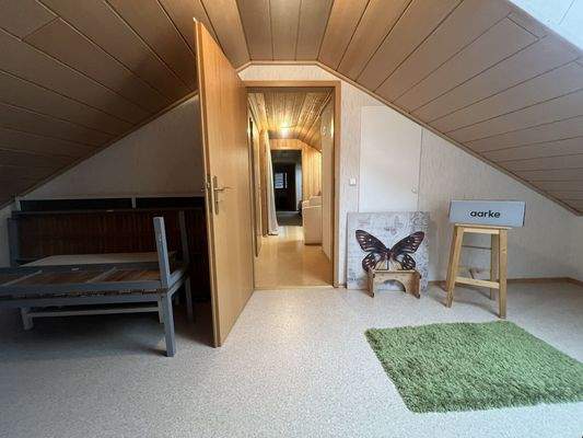 Dachboden-Zimmer 2