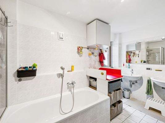 Badezimmer Ansicht 1