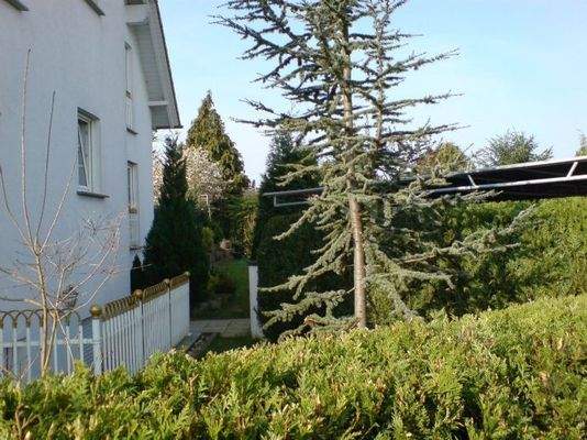 Hausansicht mit Eingang zur Einliegerwohnung