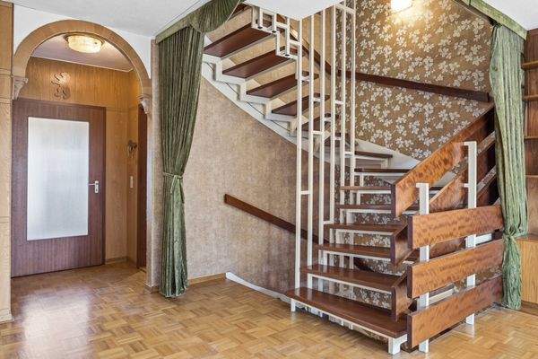 Treppenhaus - Wohnzimmer