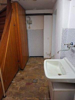 Keller  Flur Waschgelegenheit