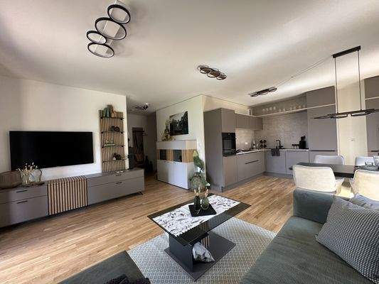 offener Wohnbereich mit Küche Musterwohnung