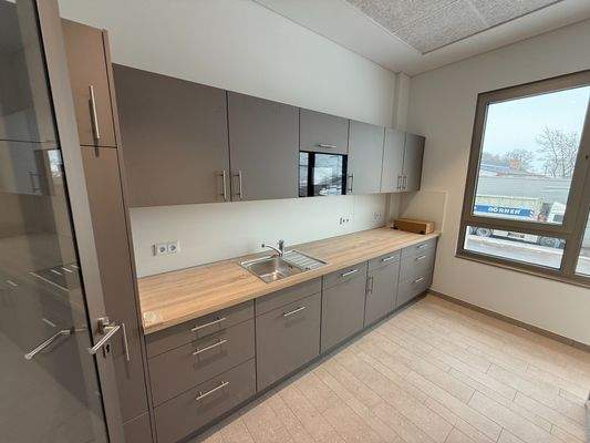 Neue Einbauküche mit viel Ausstattung