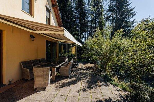 Sonnenterrasse am Schwimmteich