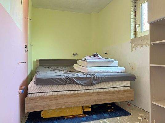 EG_Zimmer mit Bad-Anschlüsse