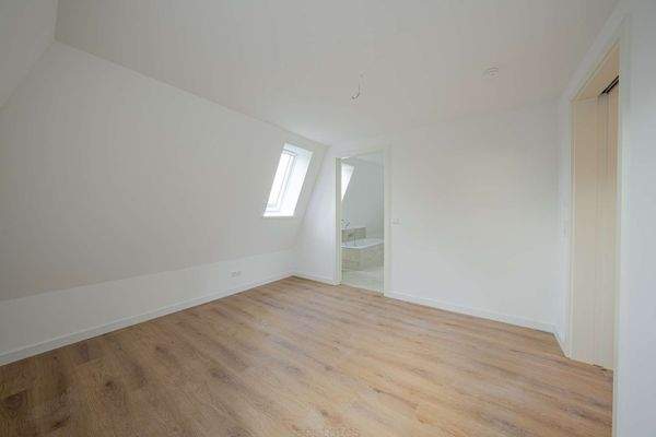 Hauptschlafzimmer mit Bad en Suite 